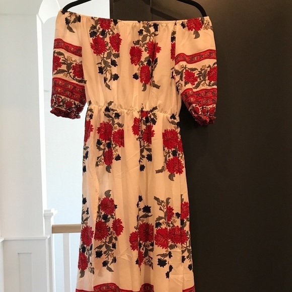 NWOT Floral Off The Shoulder Small - Picture 3 of 5